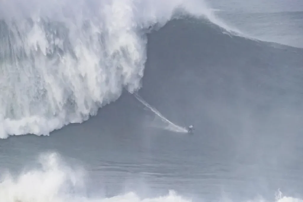 Maya Gabeira em Nazaré