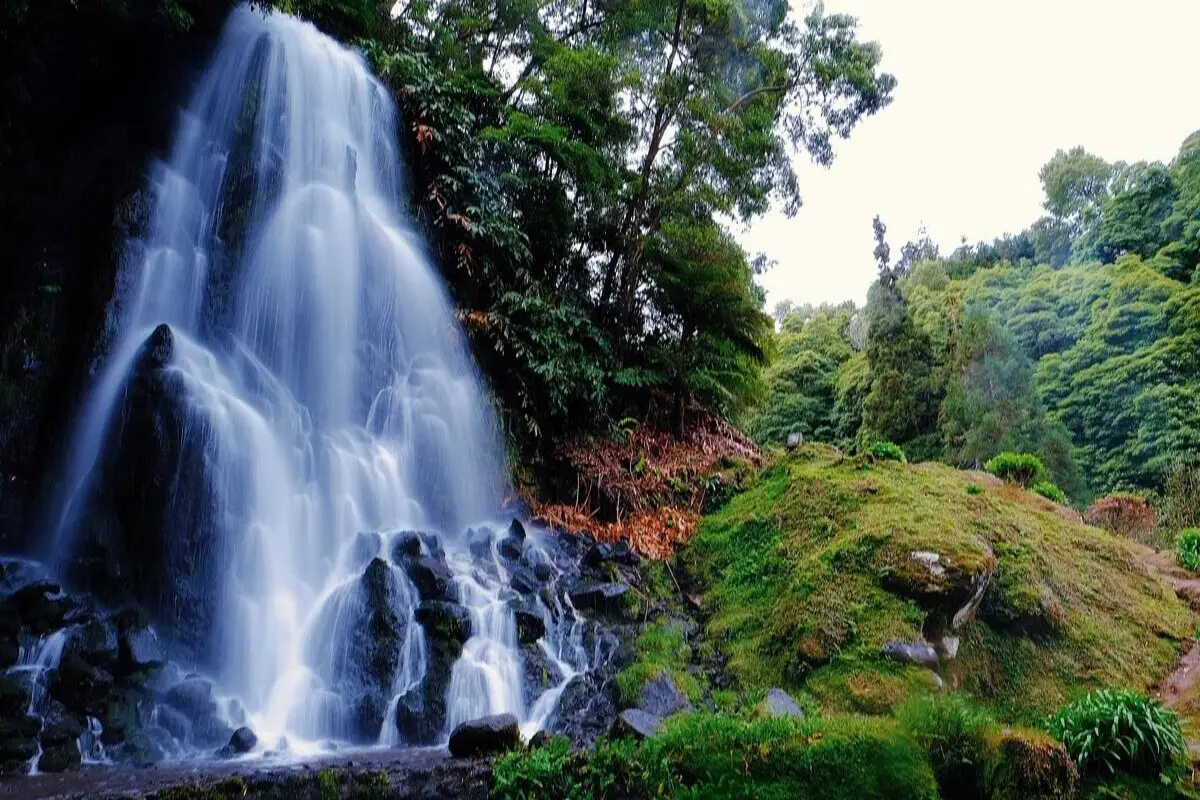 Cascata do Parque Natural da Ribeira dos Caldeirões