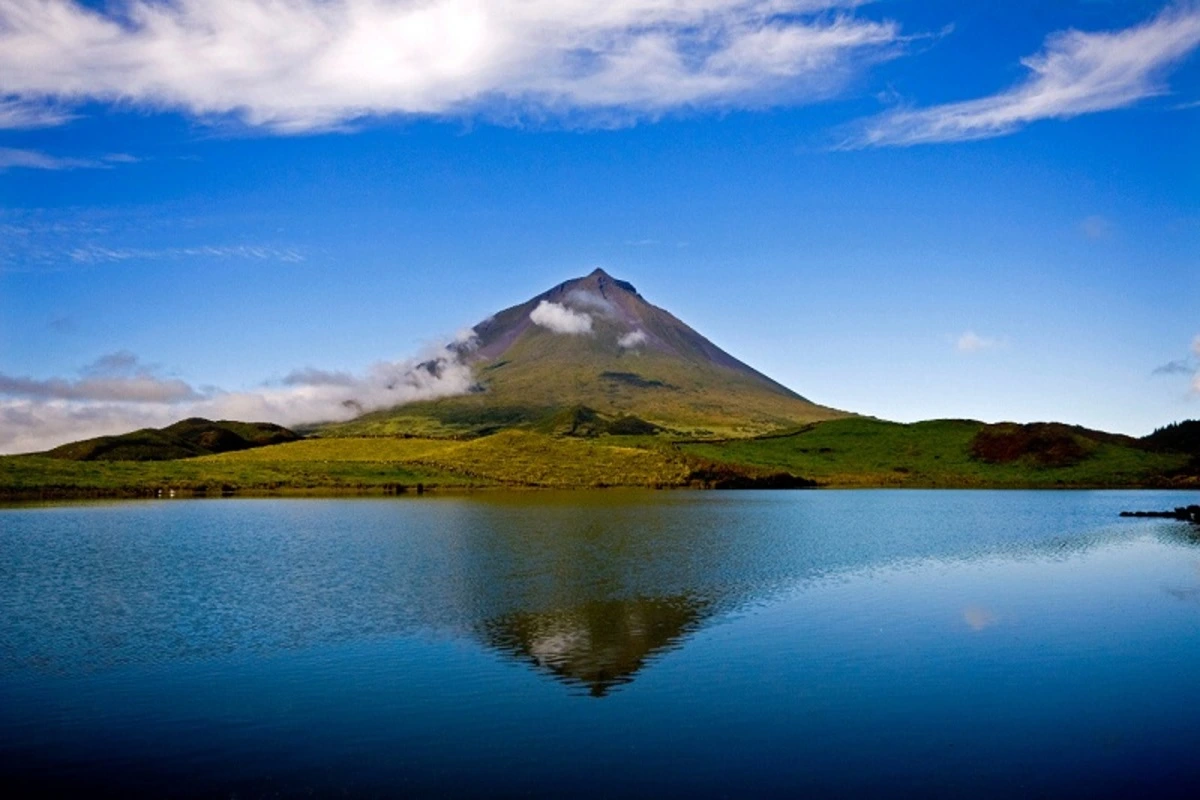 A montanha que dá nome a Ilha do Pico