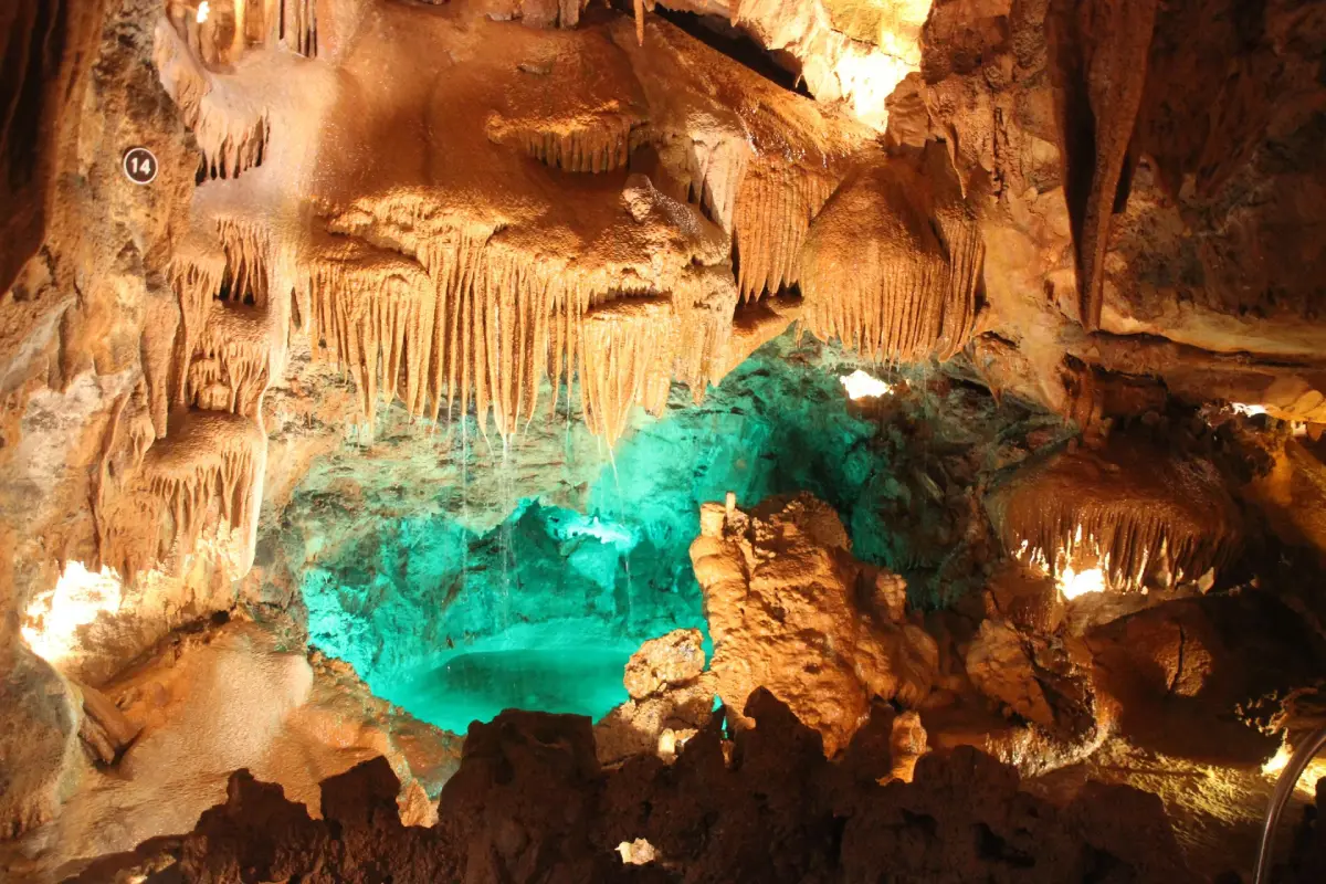Espeleologia na gruta Mira de Aire