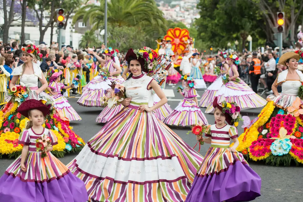 Manifestações folclóricas nas festas religiosas em Portugal