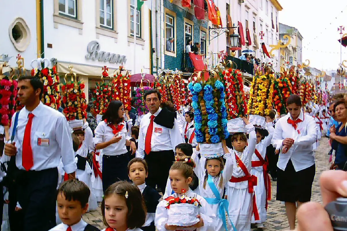 Voluntários das festas religiosas em Portugal