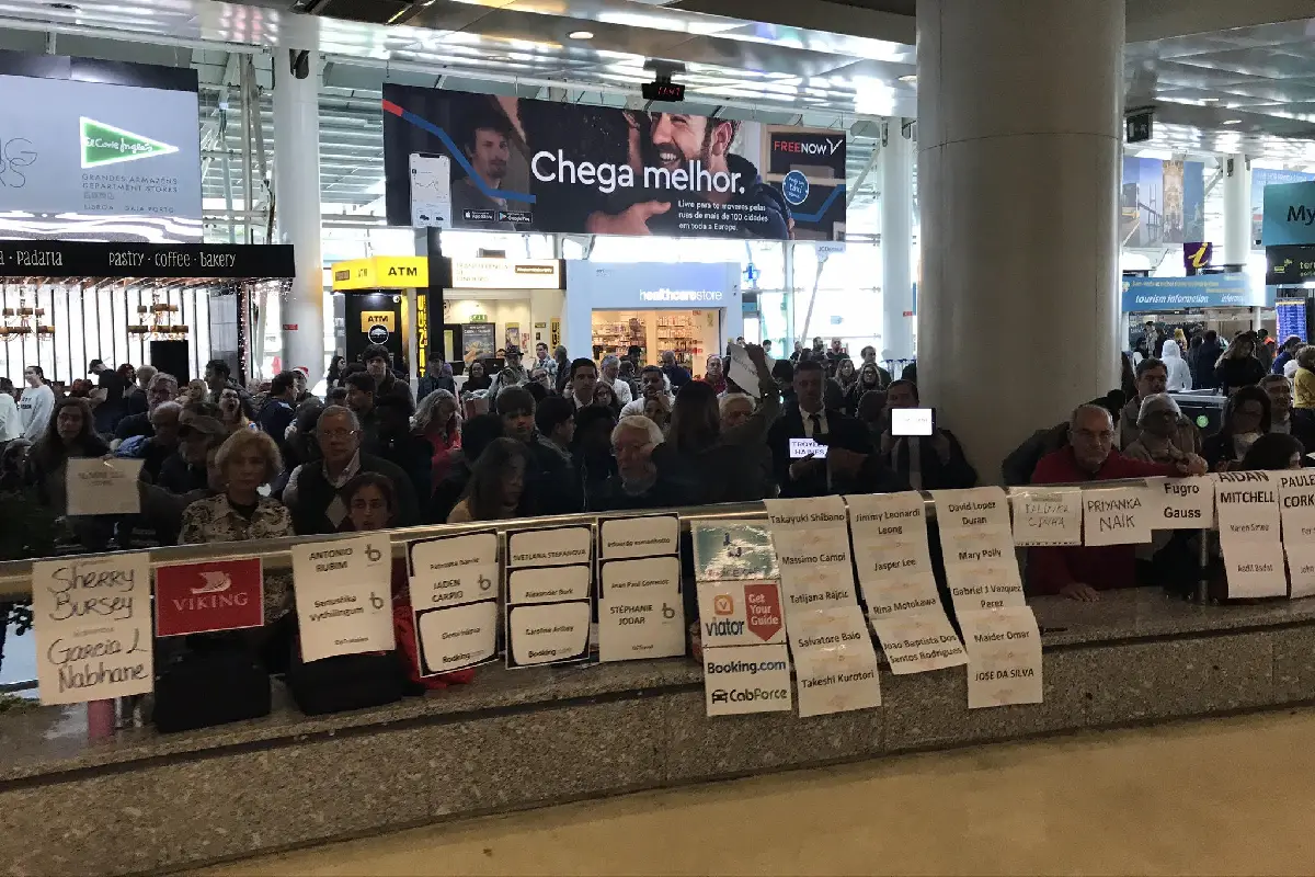Área de espera de passageiros do aeroporto de Lisboa