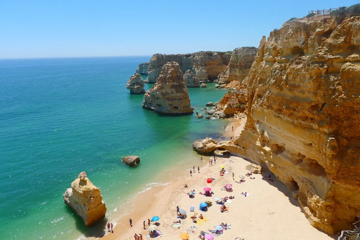 Praia da Marinha, no Algarve
