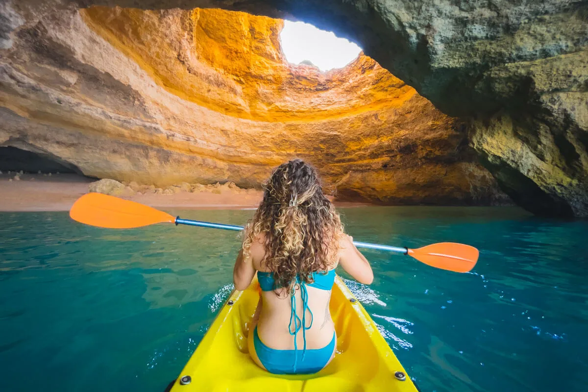 Caiaque nas Grutas de Benagil