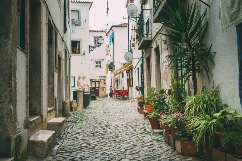 Ruas e ladeiras do bairro Alfama