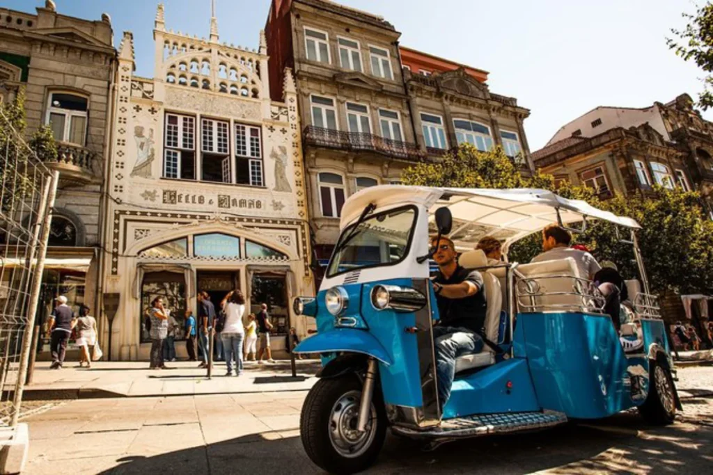 Passeio-de-Tuk-Tuk-em-Lisboa