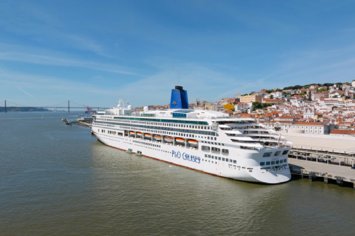 Navio no Porto de Cruzeiros de Lisboa