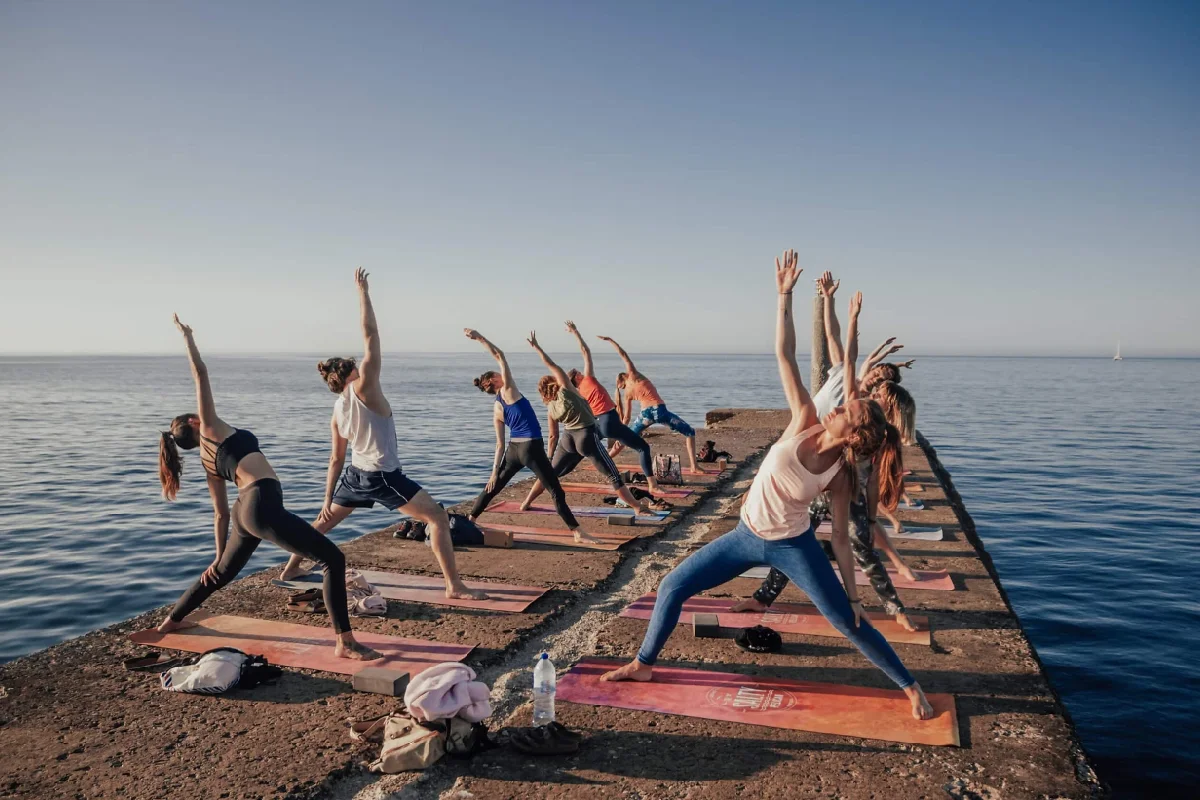 Aulas de yoga ao ar livre em Portugal