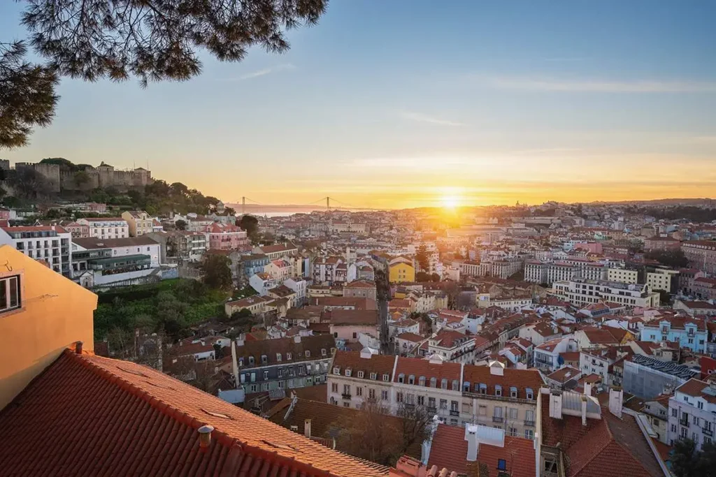 Bairro Alfama ao pôr do sol