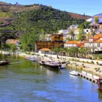 Vila de Pinhão, no Alto Douro Vinhateiro