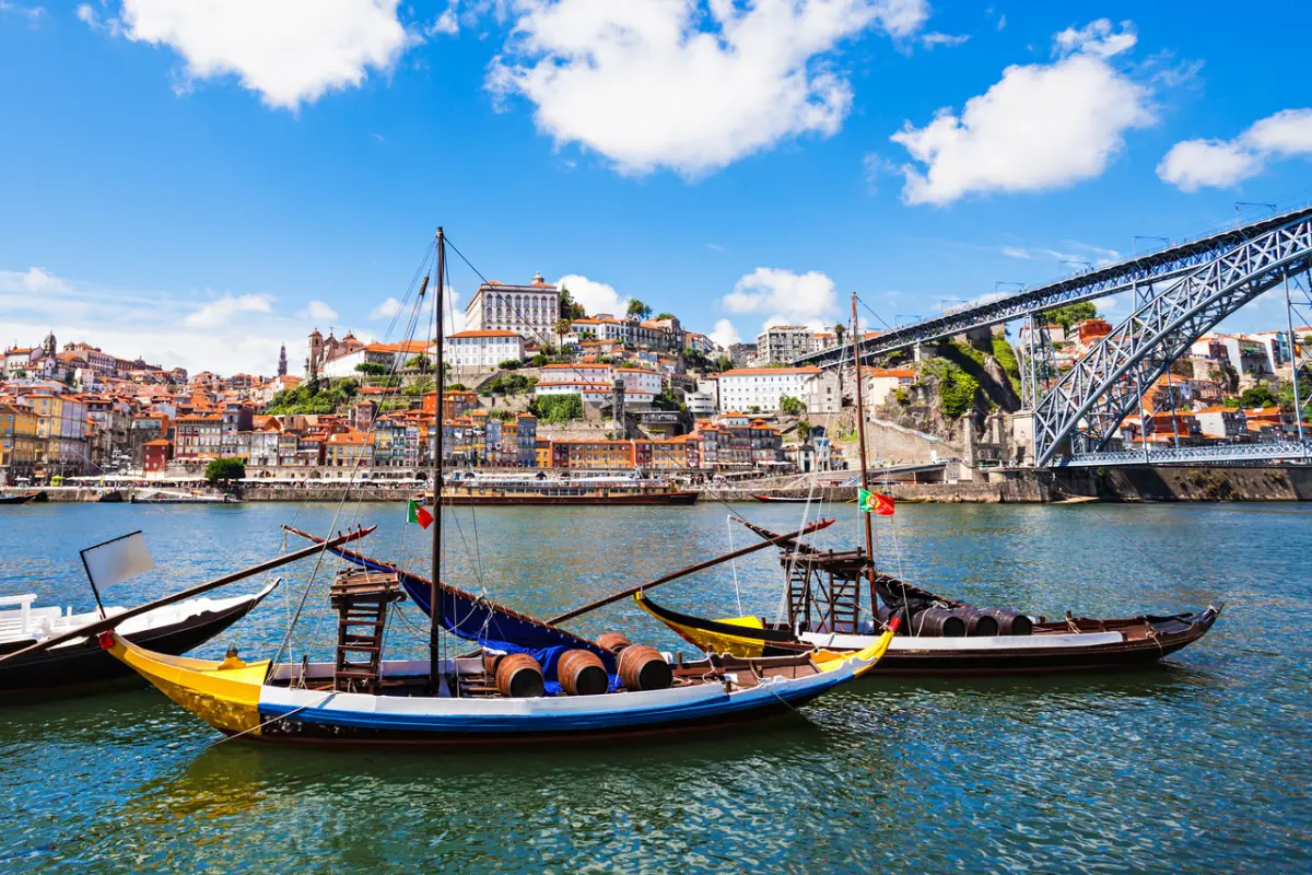 Barcos rabelos no rio Douro