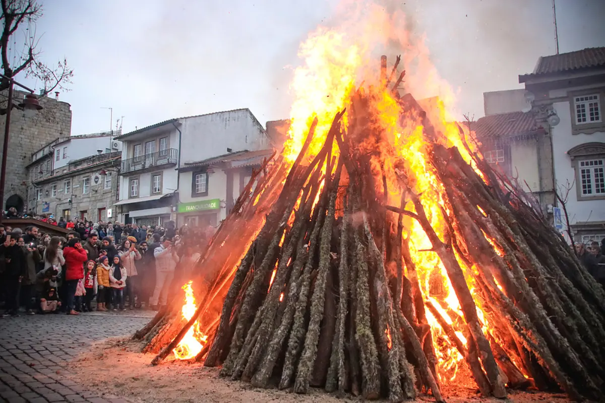 Queima do Madeiro de Natal em Trás-os-Montes